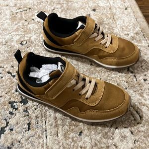 H&M Boys Velcro Sneakers Size 2
